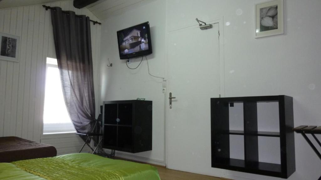 Hotel De L'Avenue Bonson  Room photo